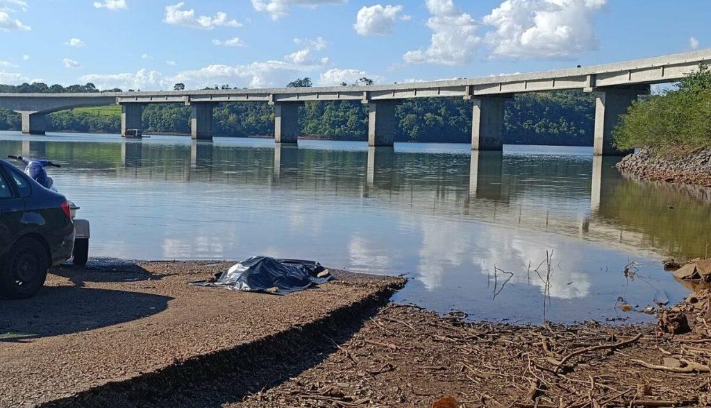 Mulher abandona carro na ponte de divisa entre SC e RS e se joga no rio