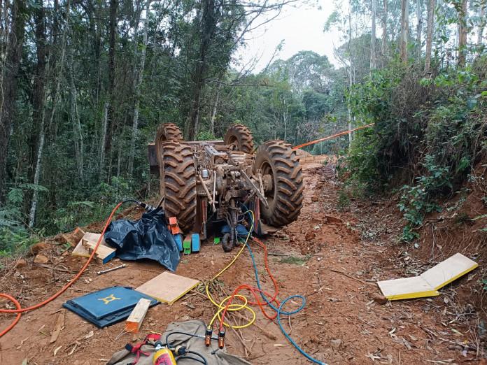 Casal vítima de acidente gravíssimo com trator agrícola no interior está internado no HSF