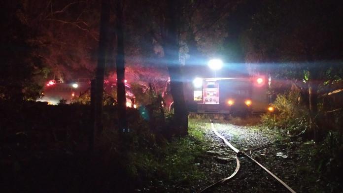 Duas casas são destruídas pelo fogo durante a madrugada no interior de Arabutã