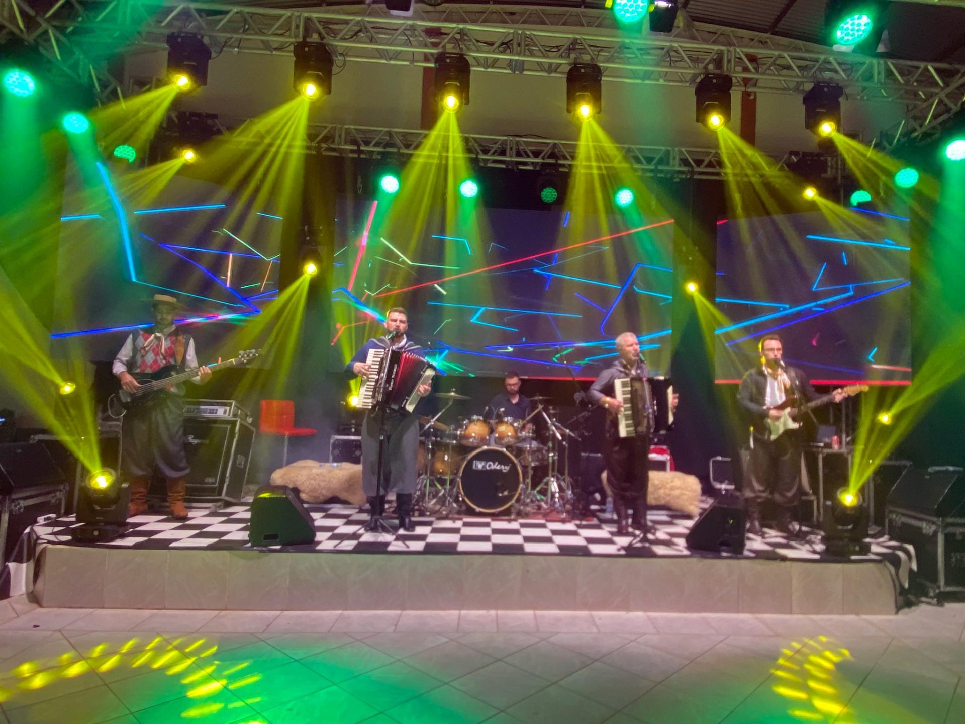 Jantar com Baile de Ari Correia e Grupo Alma da Querência