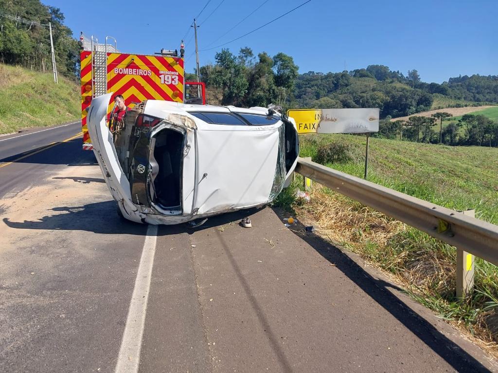 Motorista fica em estado grave em capotamento de veículo no Meio-Oeste