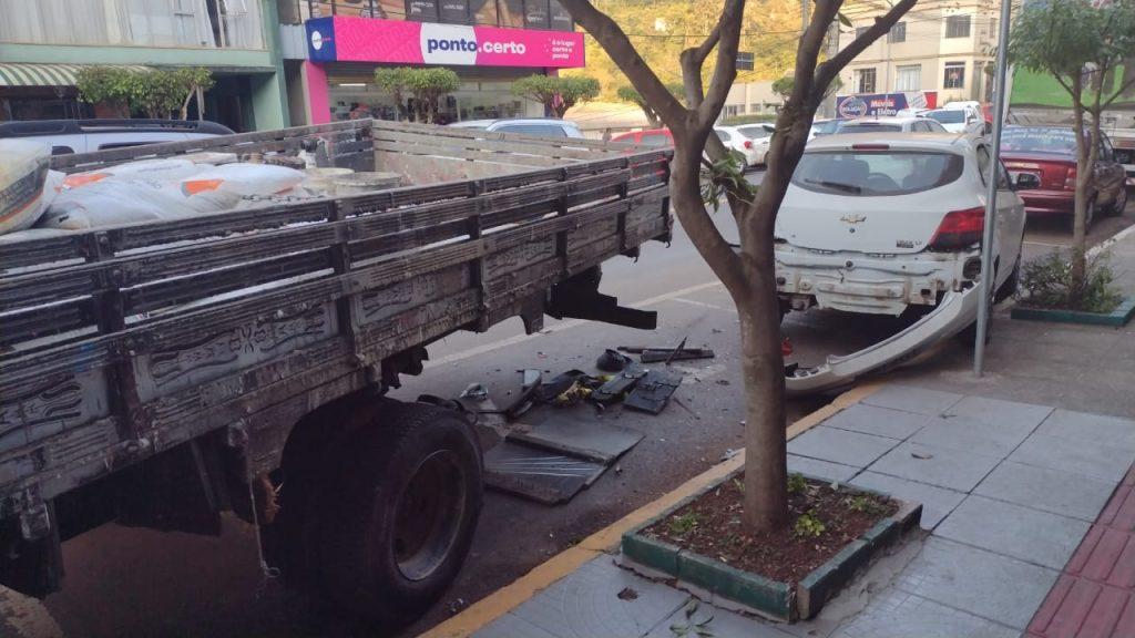 Motorista tentar subir em caminhão em movimento e tem ferimentos no centro de Seara