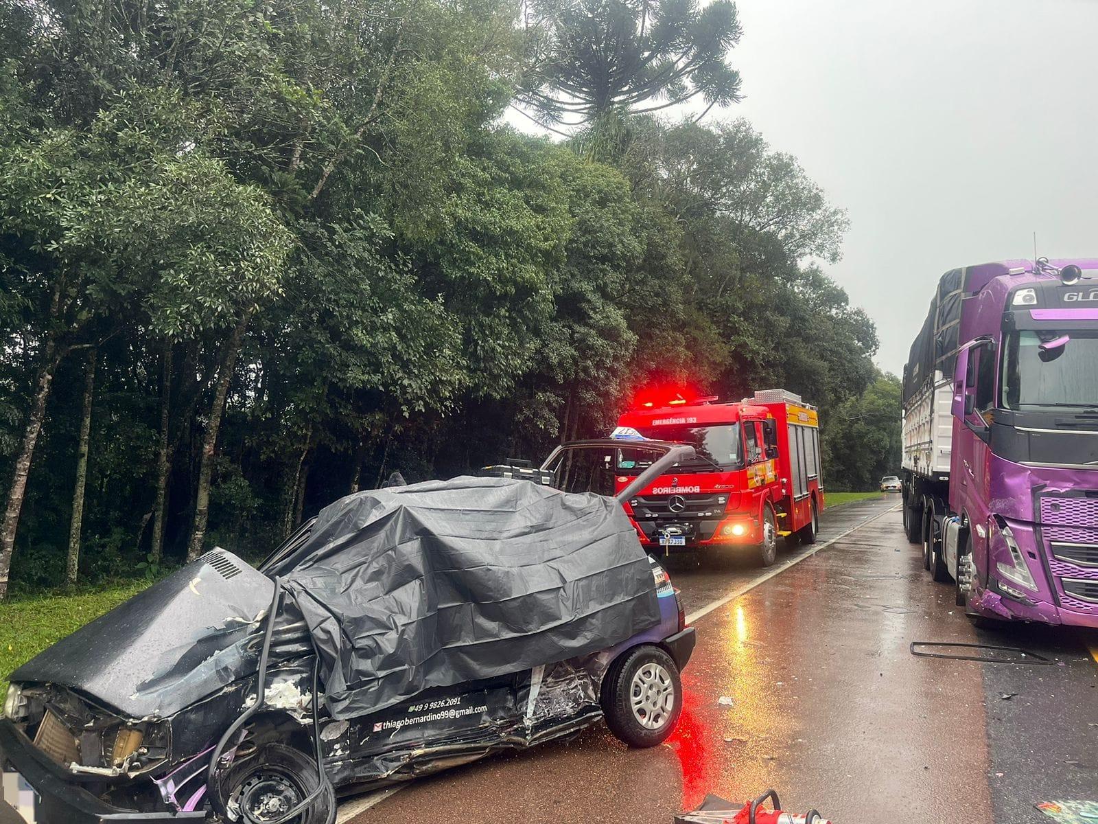 Rapaz de 24 anos e idosa morrem em grave acidente de trânsito na BR-116