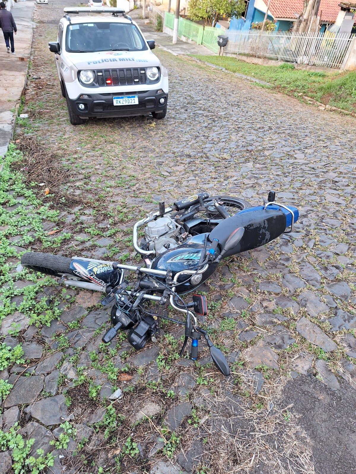 Adolescente foge da polícia com motocicleta e leva mais de R$ 8 mil em multas