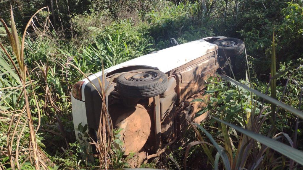 Mulher fica ferida em tombamento de veículo no interior de Seara