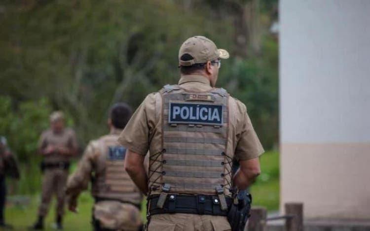 Polícia Militar apreende droga e cigarro eletrônico com alunos em escola de Seara