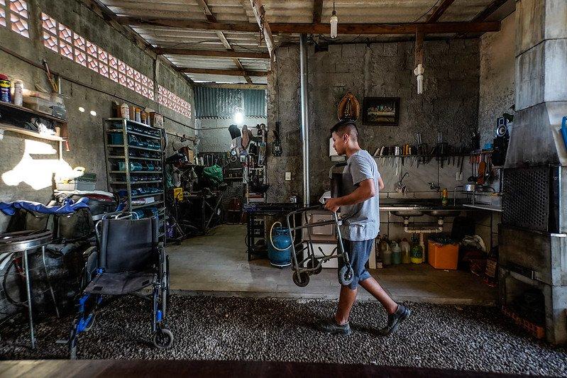 Produtos apreendidos pelo Imetro-SC ajudam na construção de cadeiras de rodas e muletas