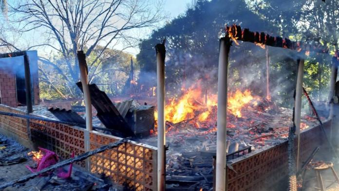 Casa é totalmente destruída por incêndio no interior de Seara