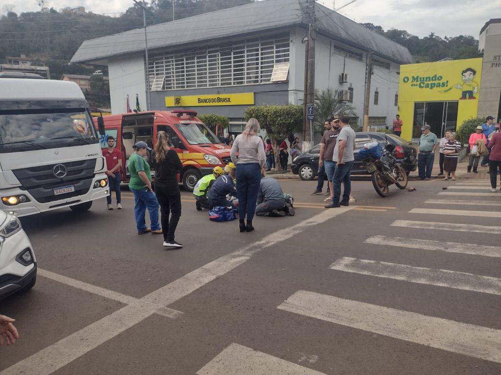 Motociclista fica ferido após colisão com veículo no Centro de Seara