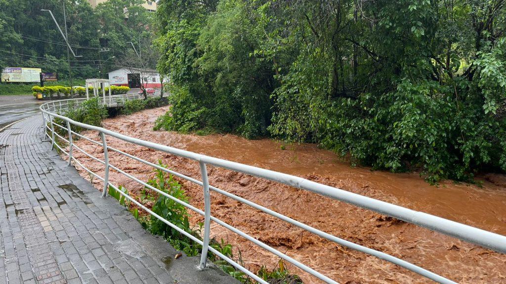 Chuva de mais de 100 mm e transtornos em Seara