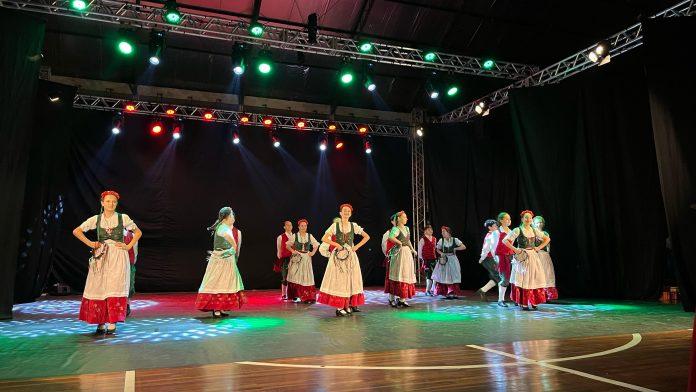 Seara e Lindóia brilham no Festival Escolar Dança Catarina