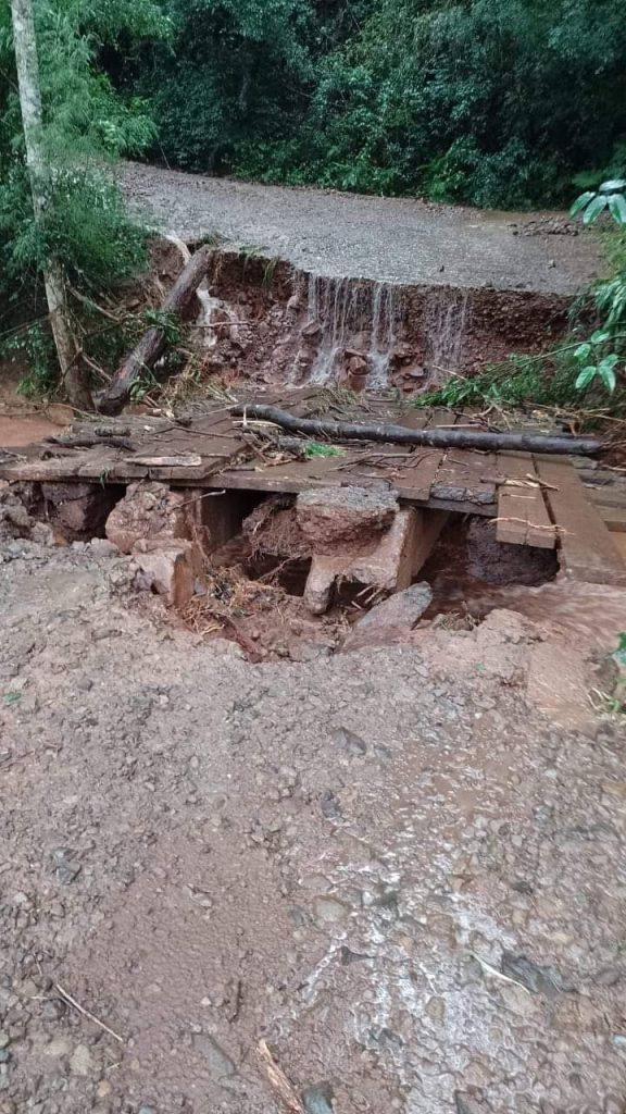 Chuva forte causa estragos e interdita estradas em Xavantina