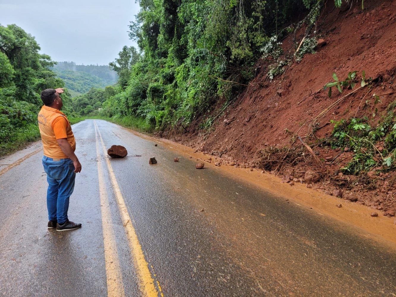 Defesa Civil alerta para deslizamento de terra na SC-155, entre Xanxerê e Xavantina