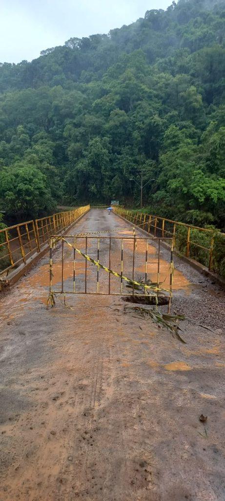 Ponte de Borboleta Baixa em Itá está interditada