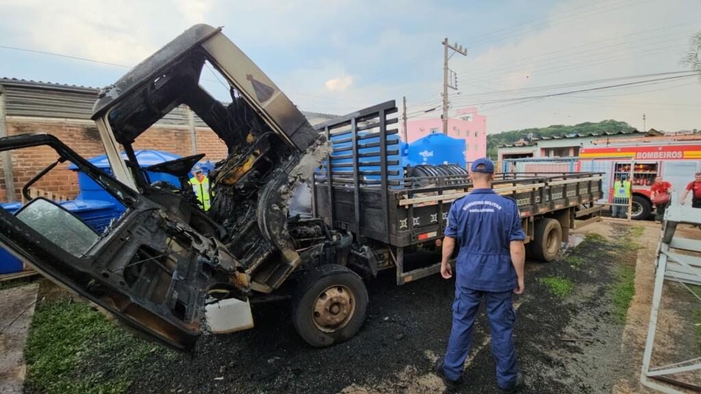 Suposta explosão de celular causa incêndio em caminhão em Chapecó