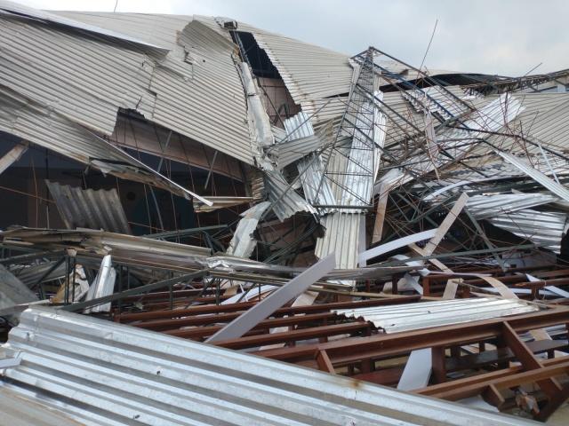 Temporal causa destelhamentos em Guaraciaba