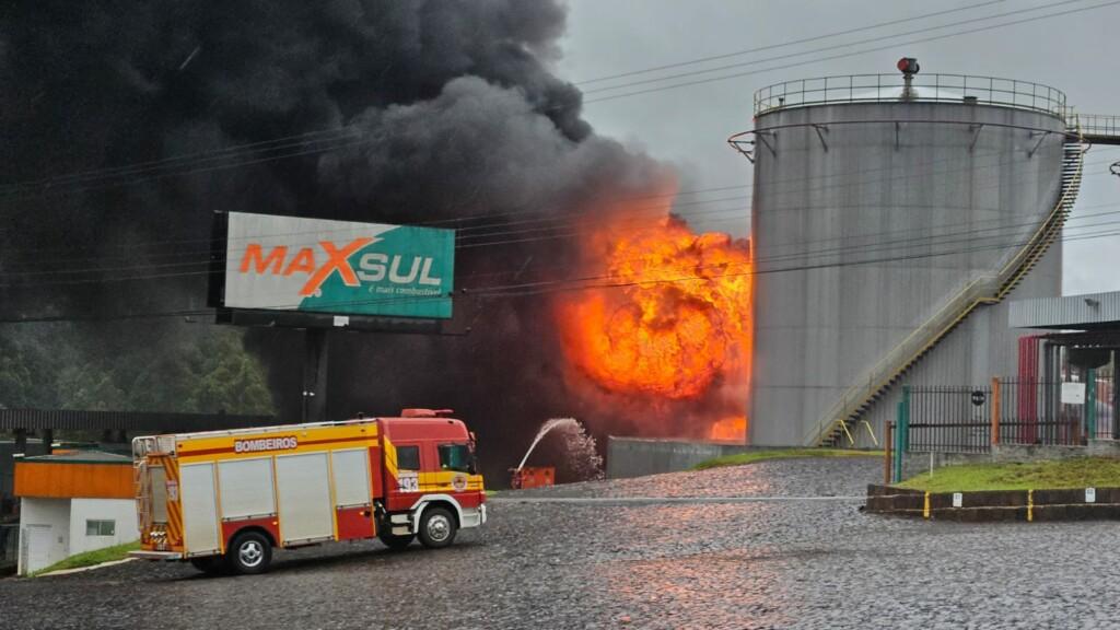 VÍDEO: Explosões continuam na base da Maxsul