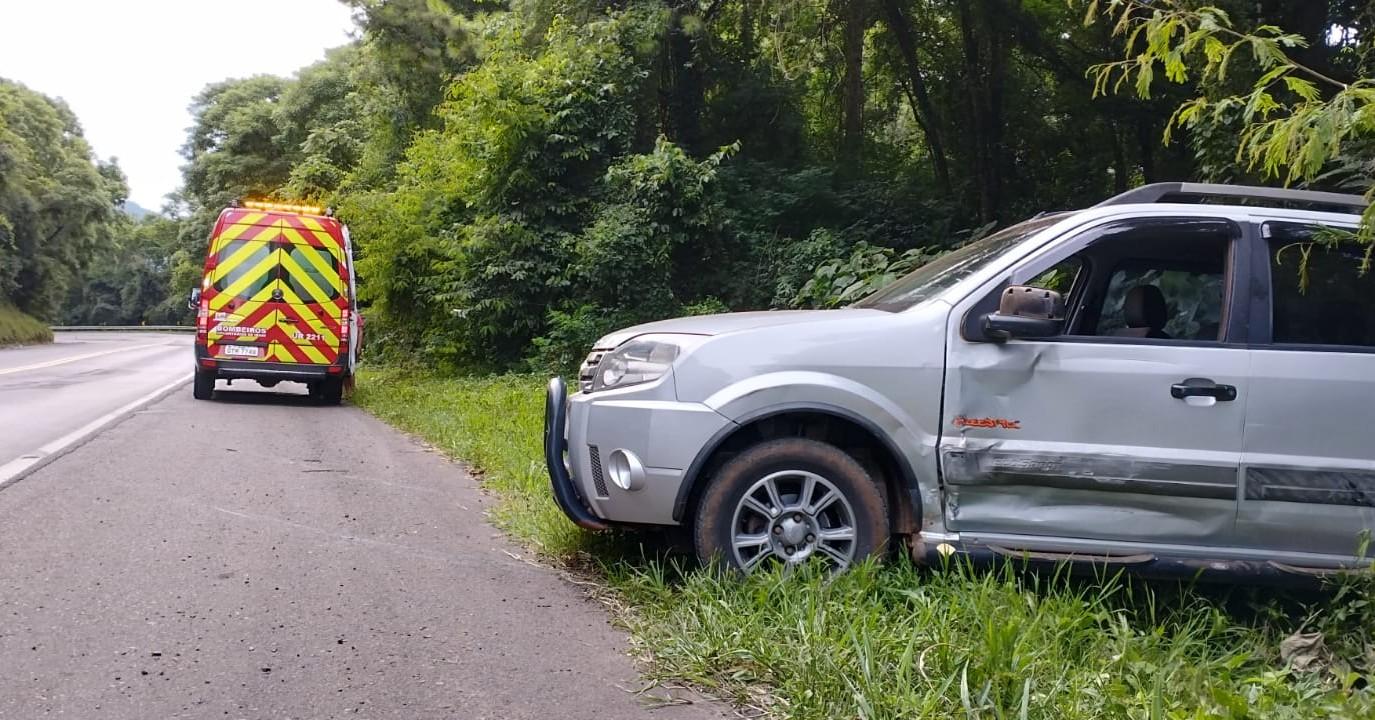 Acidente envolvendo carreta e automóvel é registrado na BR-153 em Irani