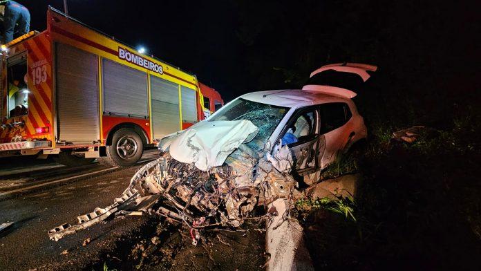 Colisão gravíssima entre carro e caminhão na BR-282 entre Chapecó e Cordilheira