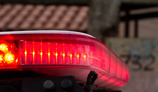 Mulher é presa por deixar filho sozinho em casa e sair para beber em Concórdia