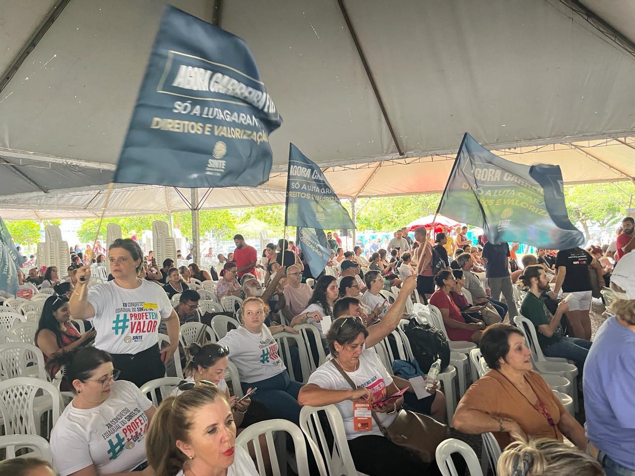 Professores da rede estadual de SC aprovam greve a partir da próxima semana