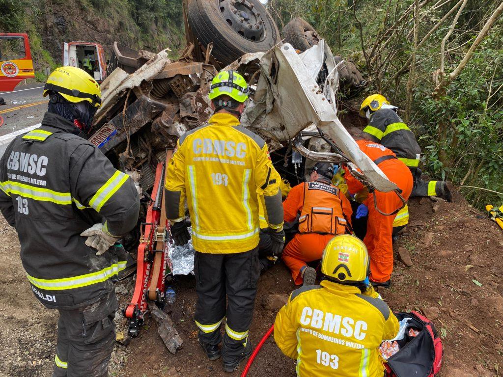 Acidente com caminhão na SC-283 entre Chapecó e Arvoredo