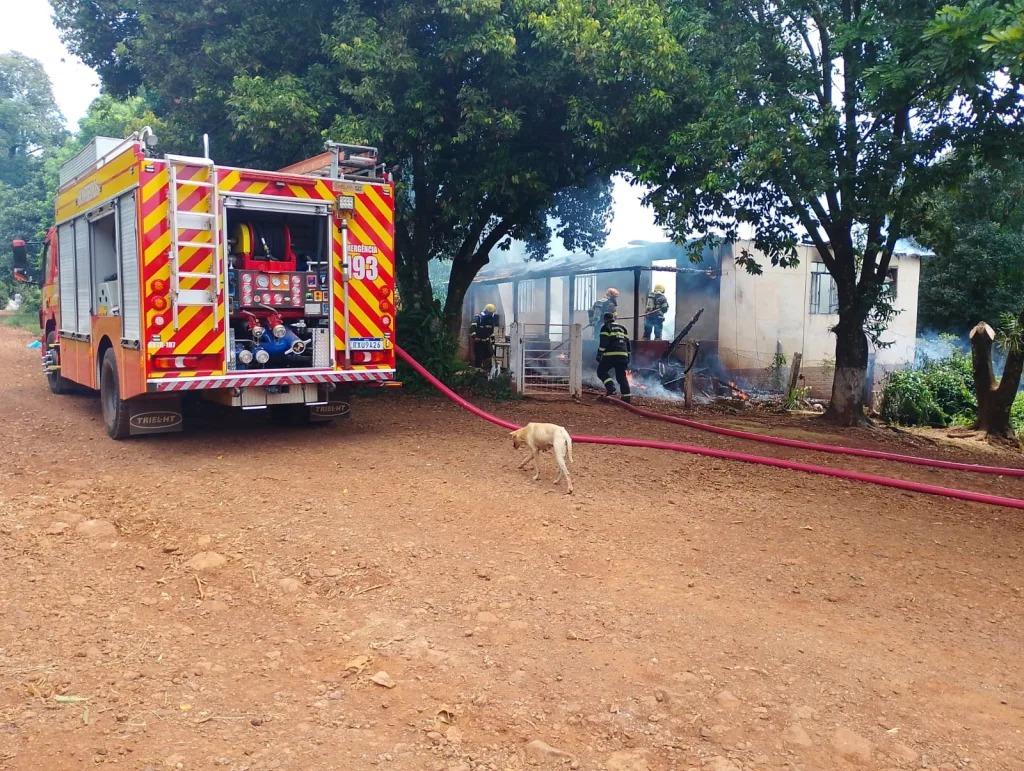 Residência é destruída por incêndio em Xanxerê