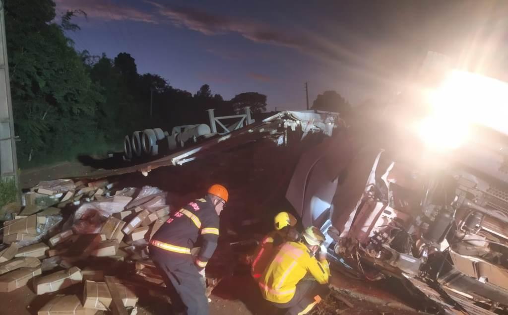 Motorista morre após capotamento de caminhão em Xanxerê