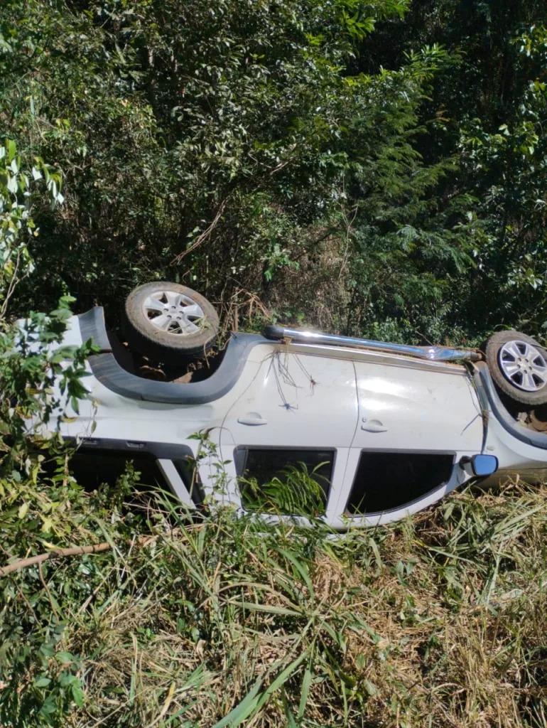Acidente entre caminhonete e caminhão na SC-283, em Concórdia