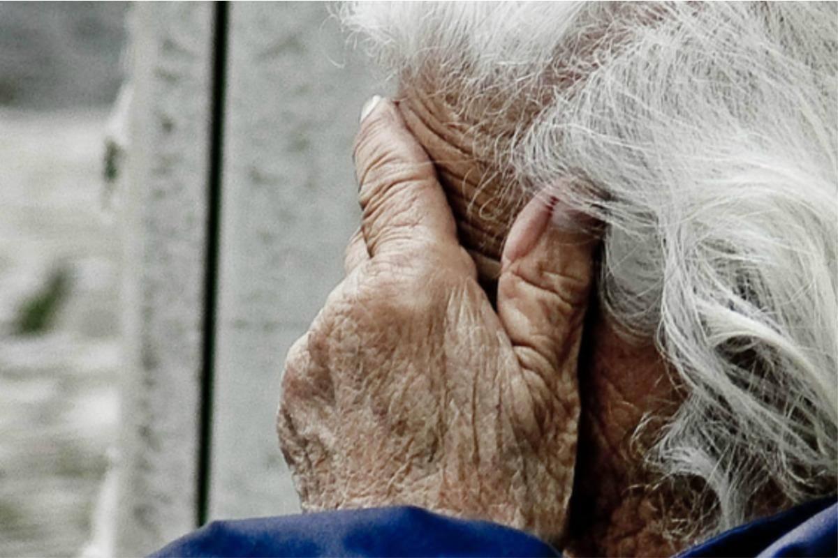 Idosa é agredida e estuprada por dependente químico após negar cigarro