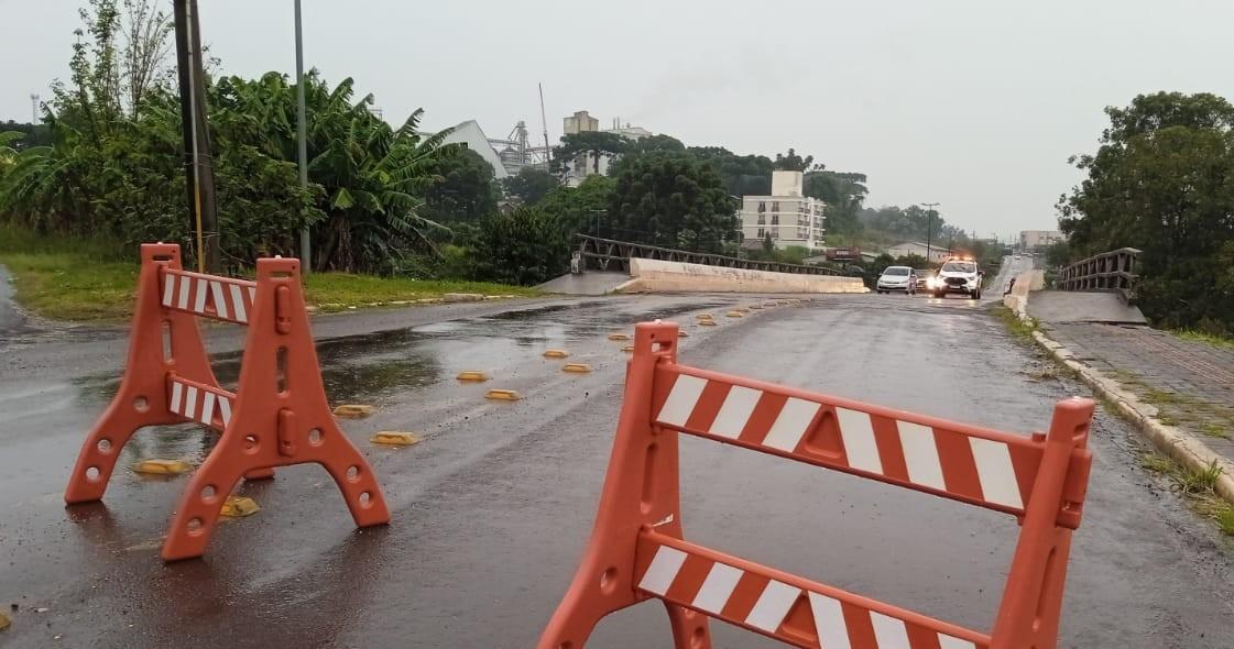Viaduto é interditado por erosão no solo em Xanxerê