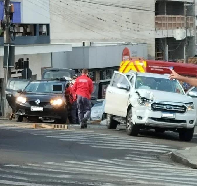 Colisão entre dois carros mobiliza equipes de emergência em Concórdia