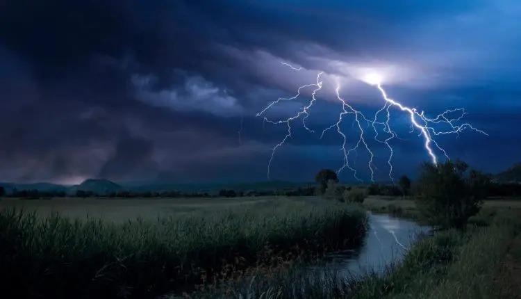 Frente fria favorece formação de temporais nesta quarta e quinta-feira em SC