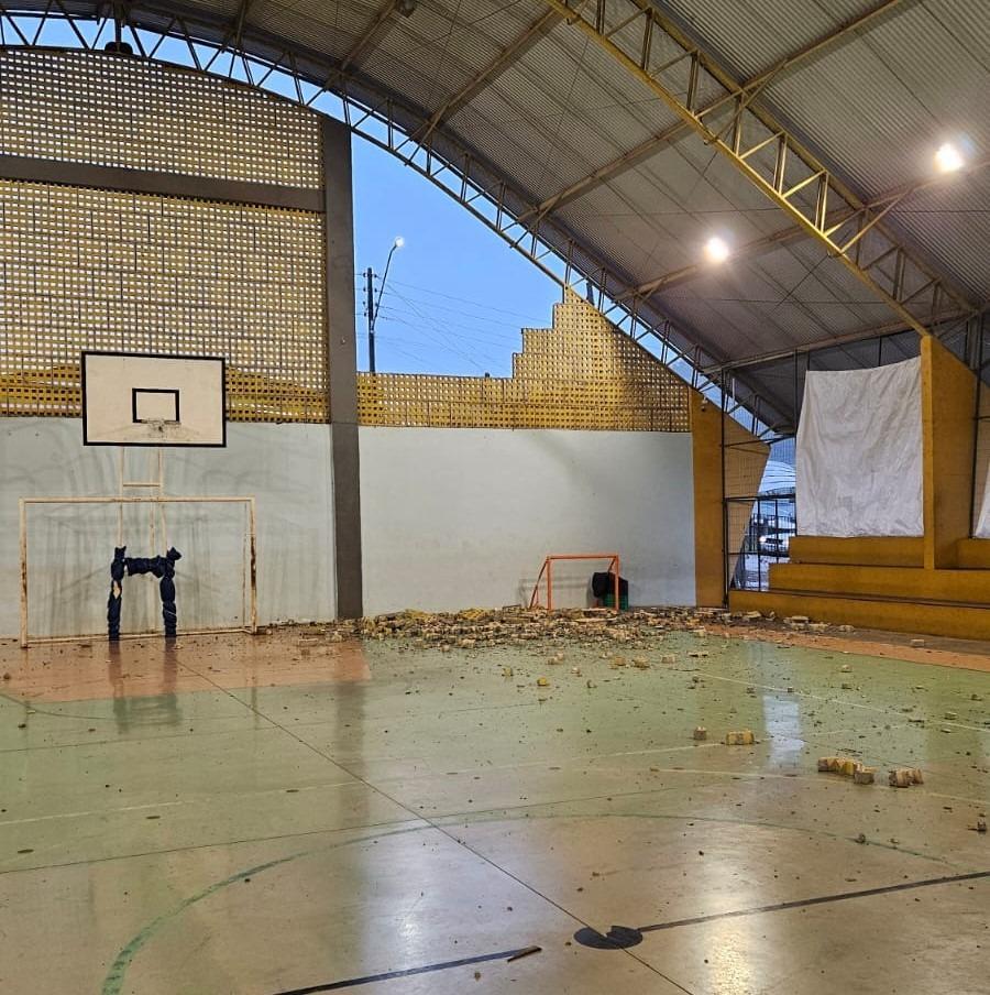 Muro de ginásio desaba e deixa seis crianças feridas no Oeste