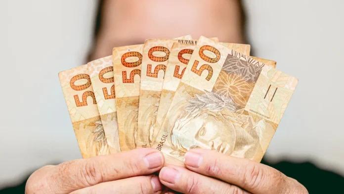 Renda dos catarinenses cresce 20,3% entre 2022 e 2024