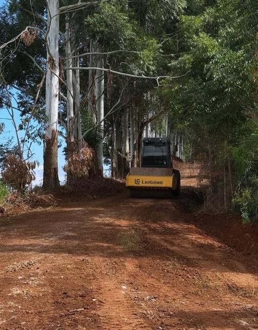 Setor de Obras de Xavantina atua no melhoramento de estradas