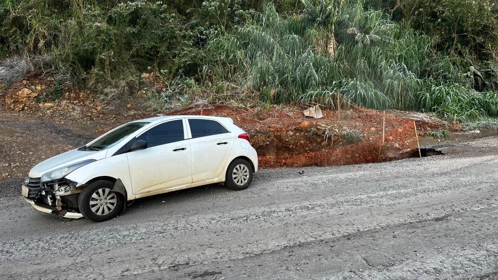 Carro e moto colidem na SC-283, na saída de Seara para Chapecó
