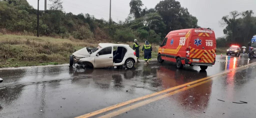 Grave acidente envolve três veículos e deixa feridos em Faxinal dos Guedes