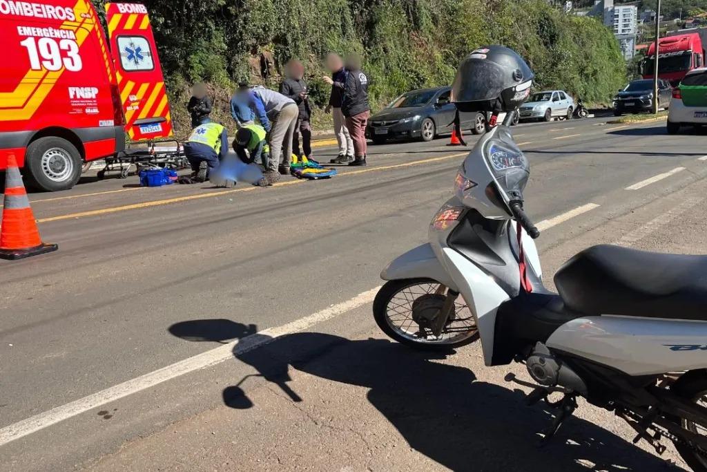 Motocicleta e automóvel colidem na Rua do Comércio em Seara