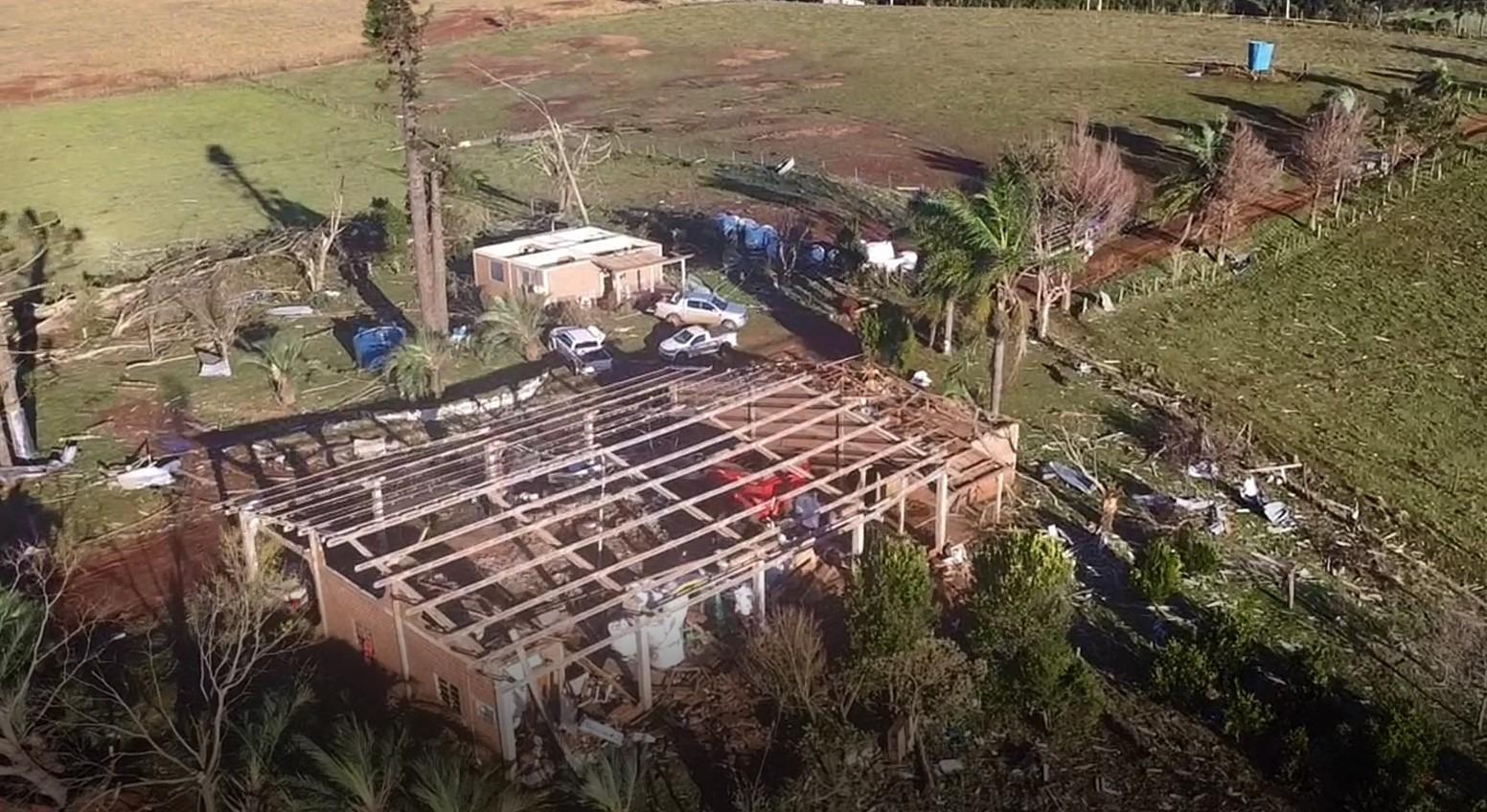 Passos Maia decreta estado de calamidade pública após passagem de tornado
