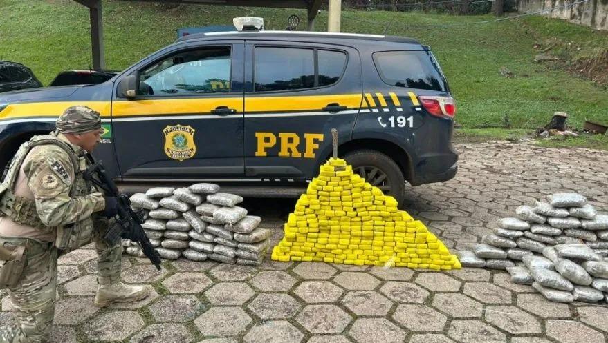 PRF apreende quase 200 quilos de drogas e recupera veículo roubado na BR-282