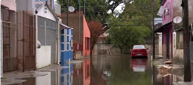 Temporal no RS: Porto Alegre tem alagamentos, impactos em trens e semáforos fora de operação