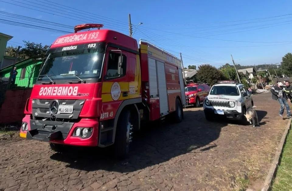 Homem tenta incendiar residência com gasolina no Oeste, mas ação rápida da PM evita tragédia