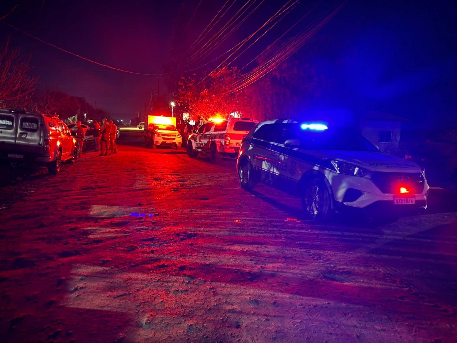 Jovem é encontrado morto com ferimentos no peito em Ipuaçu