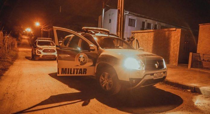 PM atende caso de violência doméstica com pedido de pizza para disfarçar denúncia