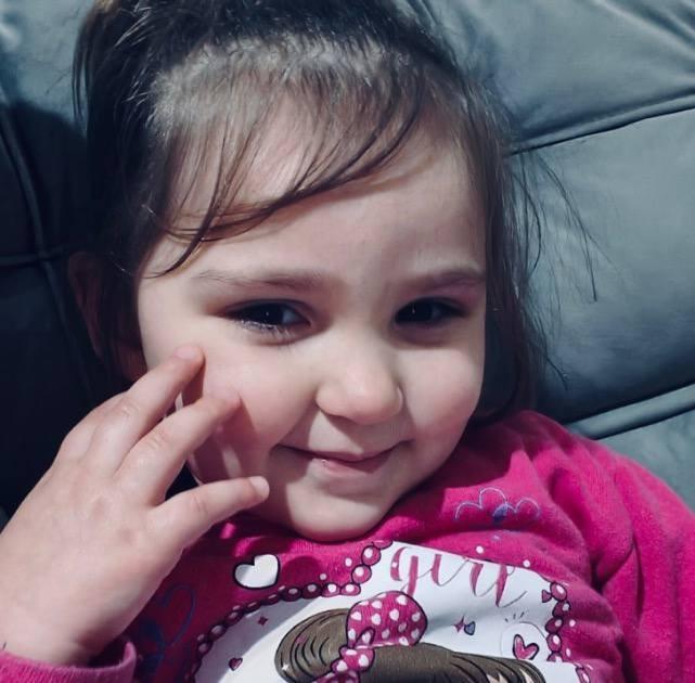 Delegado se emociona em coletiva e diz que criança morta pela mãe quase foi decapitada