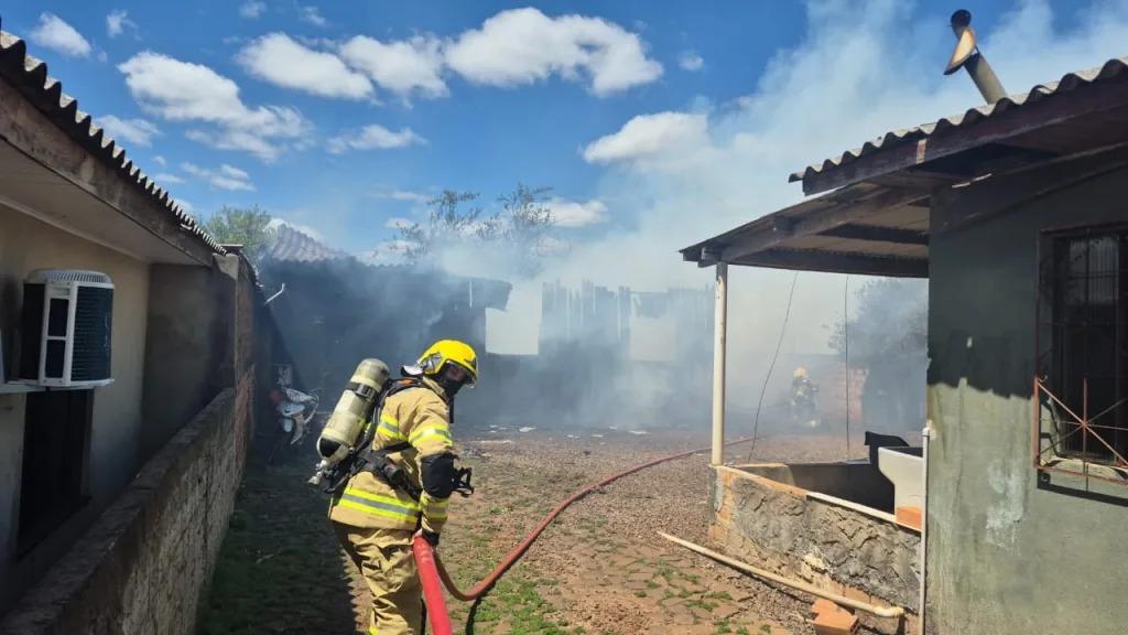 Incêndio destrói residência em Xanxerê