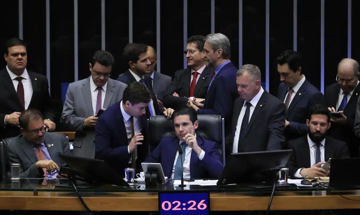 Maioria dos deputados de SC vota a favor de PEC que blinda parlamentares de processos judiciais
