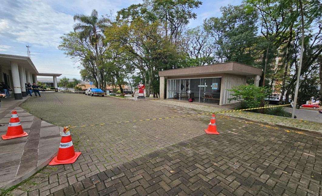 Morador de rua ataca casal dentro de capela e mata homem em São Lourenço do Oeste
