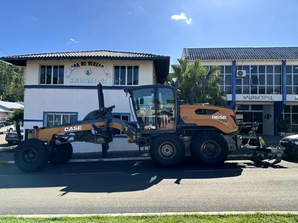 Xavantina recebe nova motoniveladora avaliada em mais de R$ 1 milhão